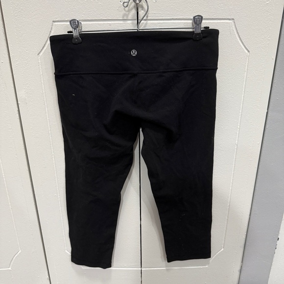 Lululemon Black Cropped Capri Leggings - Picture 2 of 10